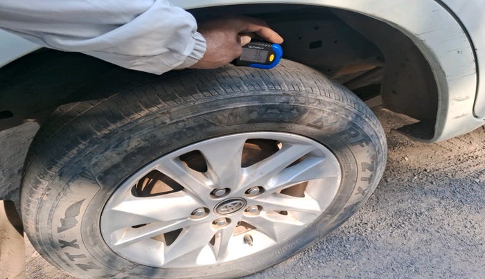 2017 Toyota Innova Crysta 2.4 ZX 7 STR, Diesel, Manual, 2,04,659 km, tyre