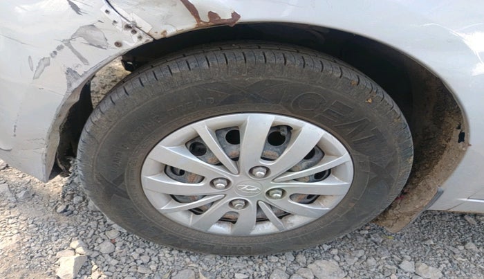 2015 Hyundai i10 SPORTZ 1.1, Petrol, Manual, 1,48,121 km, tyre