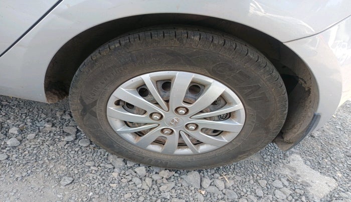 2015 Hyundai i10 SPORTZ 1.1, Petrol, Manual, 1,48,121 km, tyre