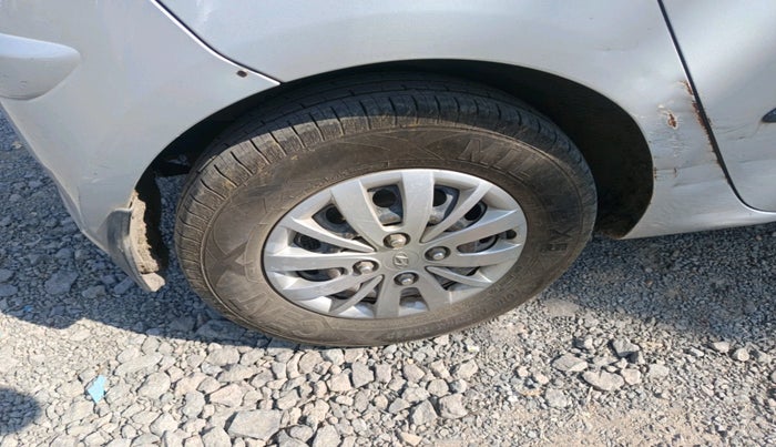 2015 Hyundai i10 SPORTZ 1.1, Petrol, Manual, 1,48,121 km, tyre