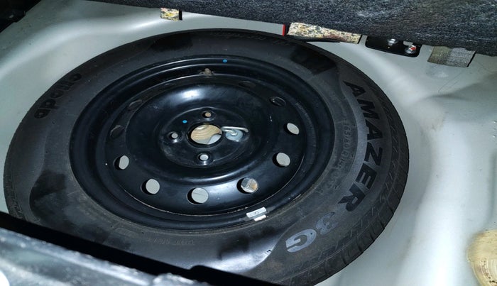 2014 Maruti Swift VXI, Petrol, Manual, 31,897 km, tyre