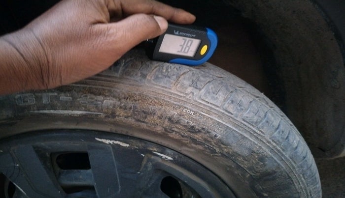 2015 Renault Kwid RXT 0.8 (O), Petrol, Manual, 1,18,012 km, tyre