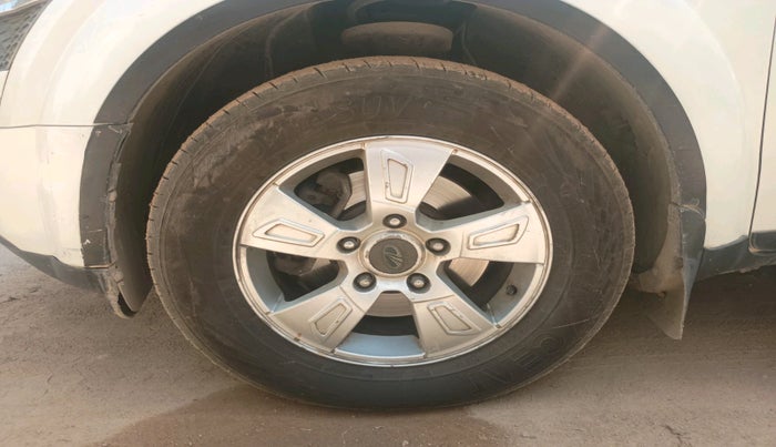 2015 Mahindra XUV500 W8, Diesel, Manual, 1,57,582 km, tyre