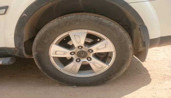 2015 Mahindra XUV500 W8, Diesel, Manual, 1,57,582 km, tyre