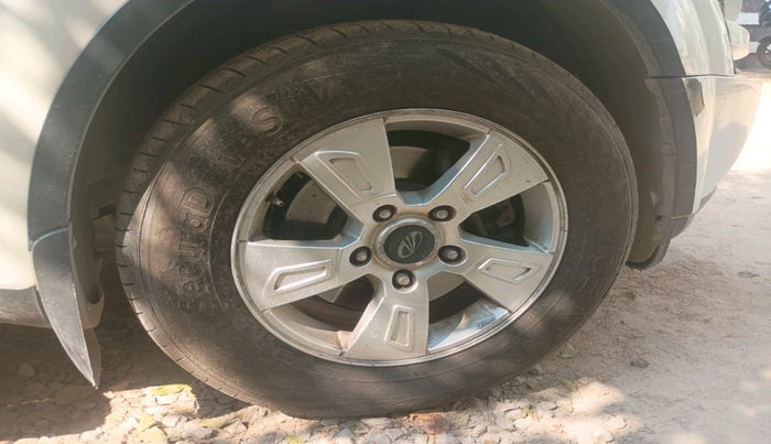 2015 Mahindra XUV500 W8, Diesel, Manual, 1,57,582 km, tyre