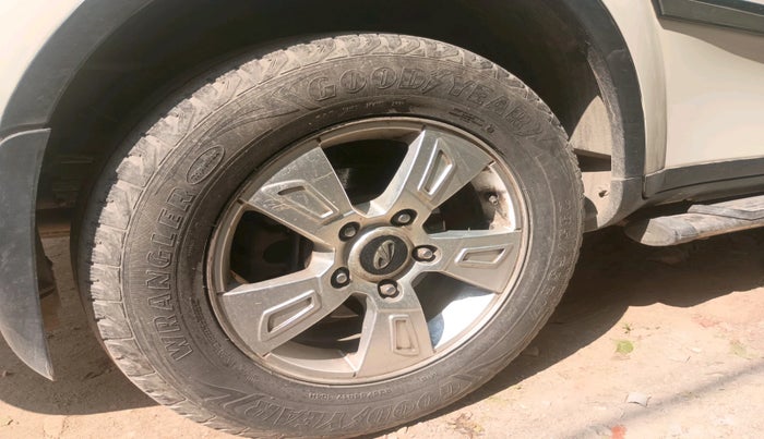 2015 Mahindra XUV500 W8, Diesel, Manual, 1,57,582 km, tyre