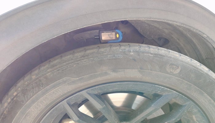 2022 KIA CARENS PRESTIGE 1.4 PETROL 7 STR, Petrol, Manual, 51,960 km, tyre