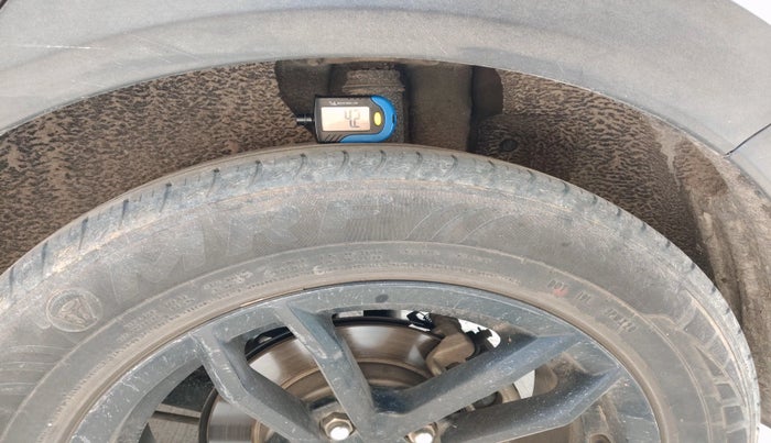 2022 KIA CARENS PRESTIGE 1.4 PETROL 7 STR, Petrol, Manual, 51,960 km, tyre