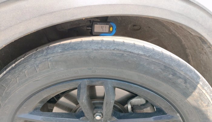 2022 KIA CARENS PRESTIGE 1.4 PETROL 7 STR, Petrol, Manual, 51,960 km, tyre