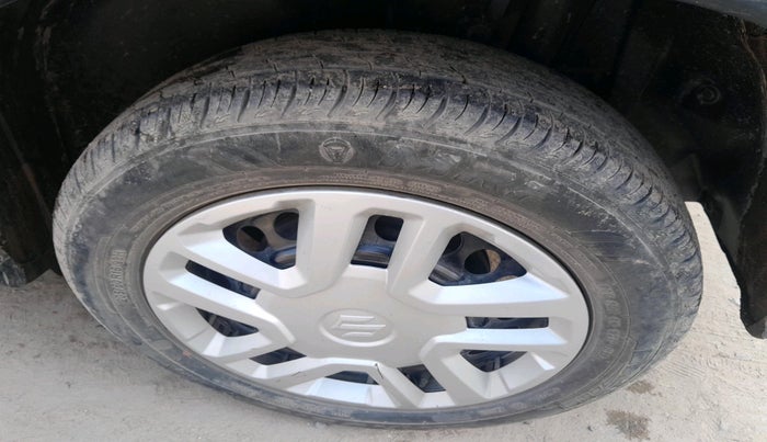 2022 Maruti Vitara Brezza VXI, Petrol, Manual, 17,616 km, tyre