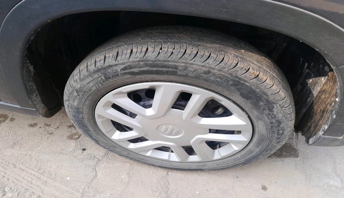 2022 Maruti Vitara Brezza VXI, Petrol, Manual, 17,616 km, tyre