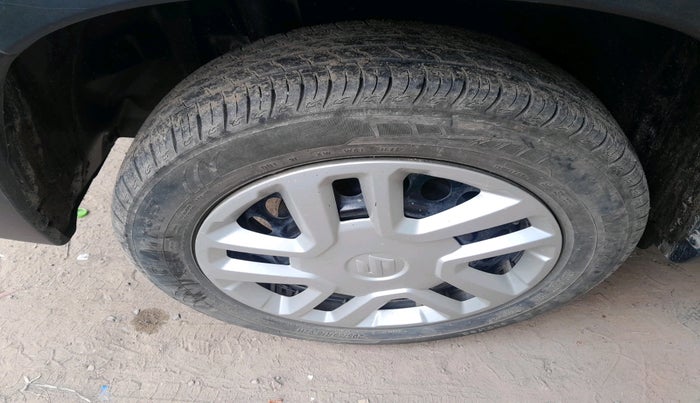 2022 Maruti Vitara Brezza VXI, Petrol, Manual, 17,616 km, tyre