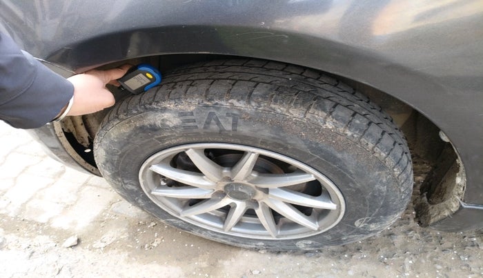 2017 Maruti Swift VDI, Diesel, Manual, 1,01,491 km, tyre