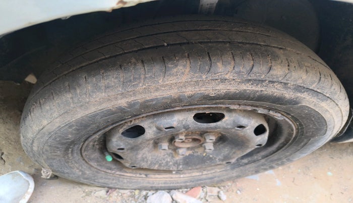 2011 Skoda Fabia AMBITION 1.2 TDI, Diesel, Manual, 1,00,000 km, tyre