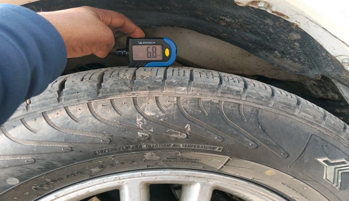 2013 Toyota Fortuner 3.0 4X2 MT, Diesel, Manual, 2,05,058 km, tyre