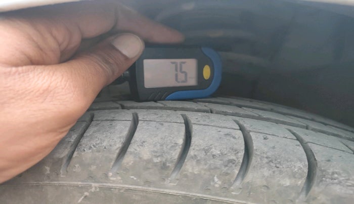 2016 Hyundai Xcent S 1.2, Petrol, Manual, 1,17,988 km, tyre