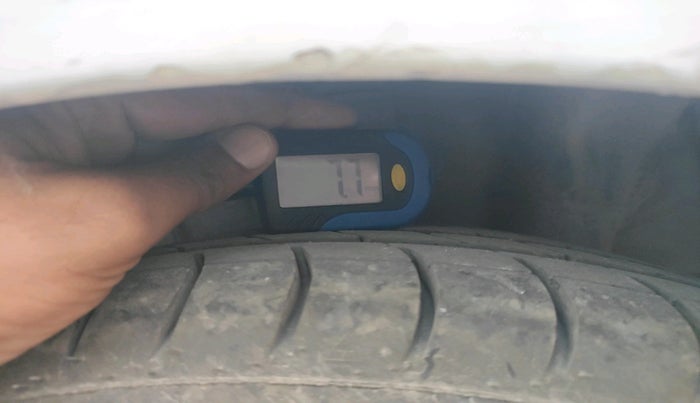 2016 Hyundai Xcent S 1.2, Petrol, Manual, 1,17,988 km, tyre