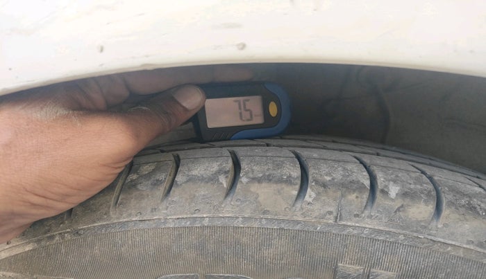 2016 Hyundai Xcent S 1.2, Petrol, Manual, 1,17,988 km, tyre