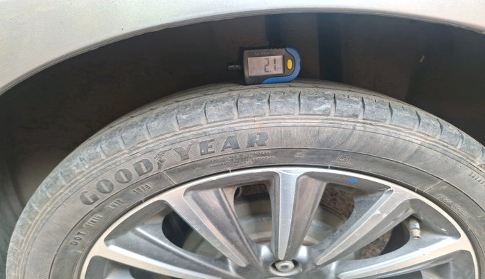 2019 Maruti Ciaz ALPHA  AT 1.5 SHVS PETROL, Petrol, Automatic, 1,18,417 km, tyre