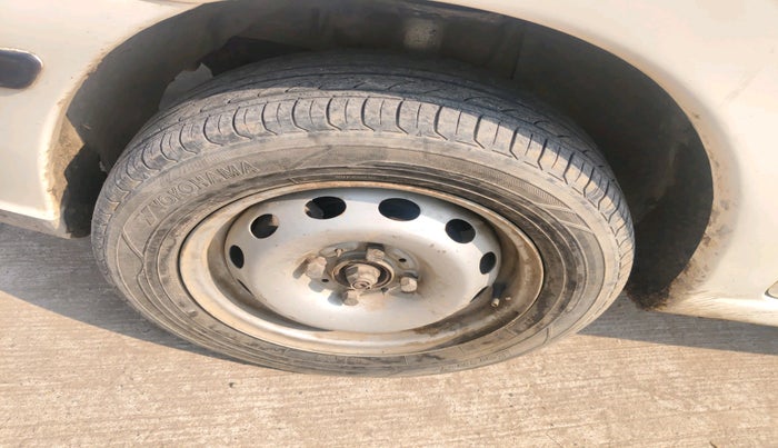 2015 Tata Indigo ECS LX TDI, Diesel, Manual, 99,416 km, tyre