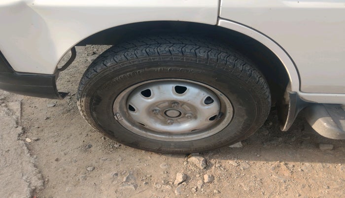 2014 Maruti Eeco 5 STR WITH A/C+HTR, Petrol, Manual, 1,22,195 km, tyre