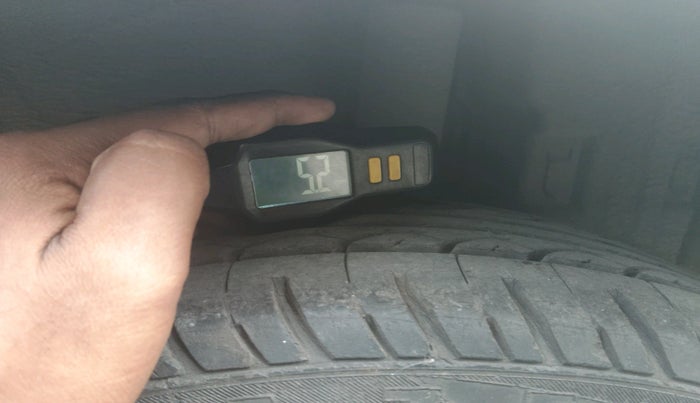 2011 Toyota Etios G, Petrol, Manual, 59,053 km, tyre