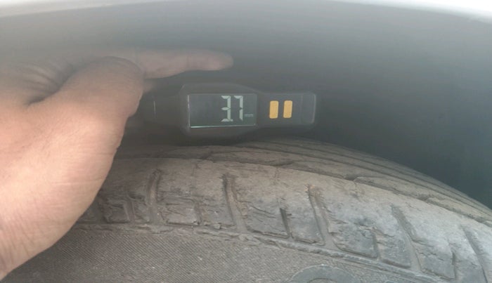 2011 Toyota Etios G, Petrol, Manual, 59,053 km, tyre