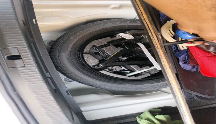 2019 Skoda Superb L&K 1.8 TSI AT, Petrol, Automatic, 1,02,255 km, tyre