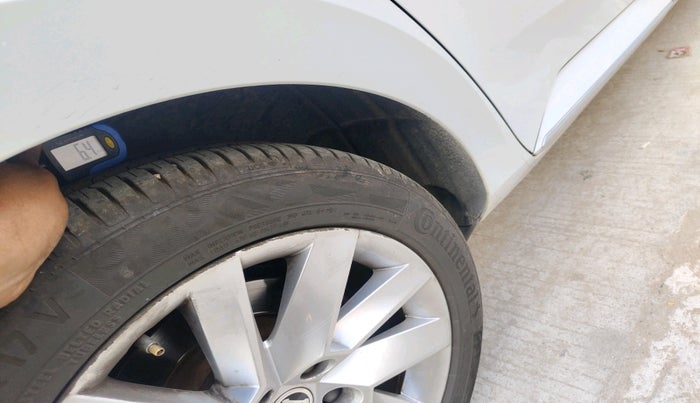 2019 Skoda Superb L&K 1.8 TSI AT, Petrol, Automatic, 1,02,255 km, tyre