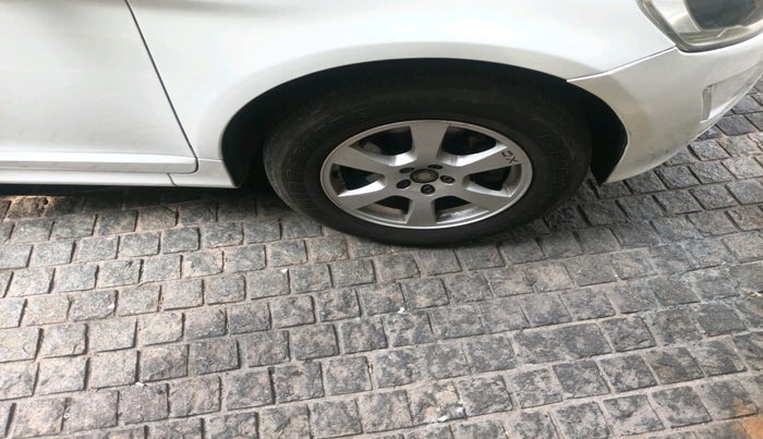 2015 Volvo XC 60 D4 Kinetic, Diesel, Automatic, 1,30,723 km, tyre