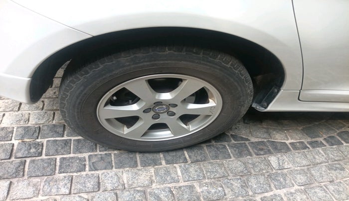 2015 Volvo XC 60 D4 Kinetic, Diesel, Automatic, 1,30,723 km, tyre