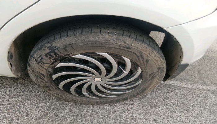 2013 Maruti Swift VXI, Petrol, Manual, 70,862 km, tyre