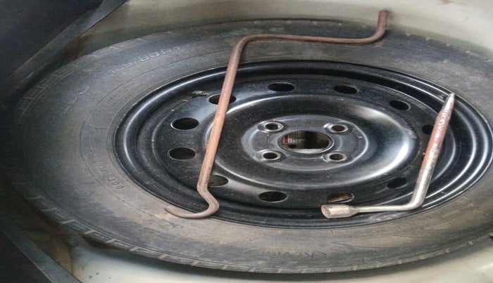 2013 Maruti Swift VXI, Petrol, Manual, 70,862 km, tyre