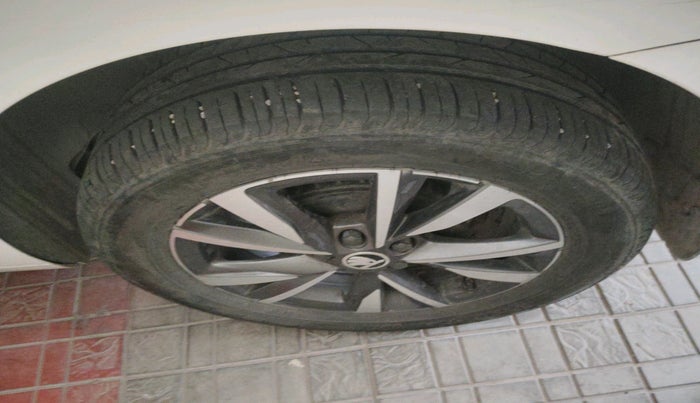 2023 Skoda SLAVIA AMBITION 1.0L TSI AT, Petrol, Automatic, 26,480 km, tyre