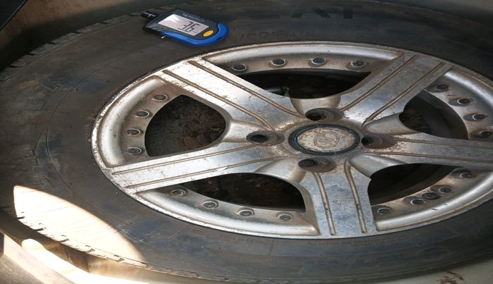 2012 Maruti Swift VXI, Petrol, Manual, 82,000 km, tyre