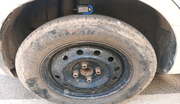 2012 Maruti Swift VXI, Petrol, Manual, 82,000 km, tyre