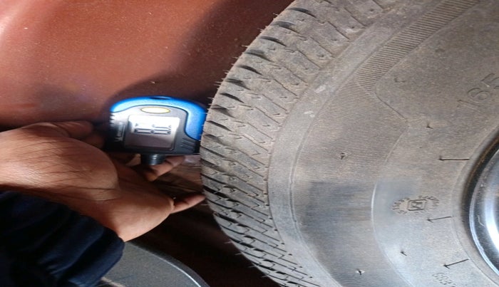 2016 Maruti Swift Dzire VXI, Petrol, Manual, 24,842 km, tyre