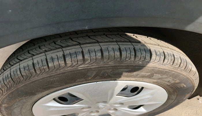 2017 Hyundai Creta E PLUS 1.6 PETROL, Petrol, Manual, 61,137 km, tyre