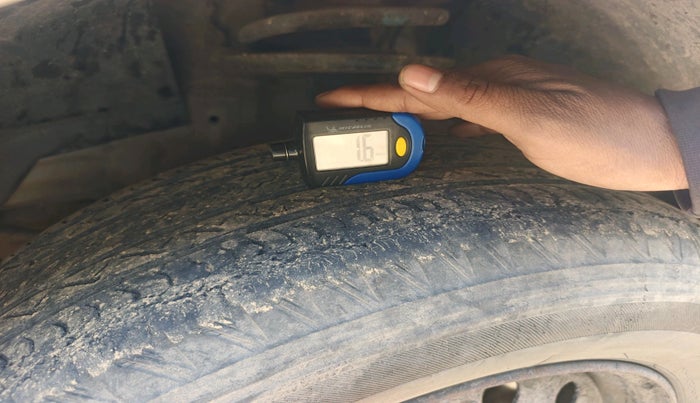 2017 Mahindra XUV500 W4, Diesel, Manual, 2,03,798 km, tyre