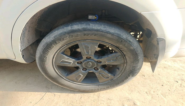 2017 Mahindra XUV500 W4, Diesel, Manual, 2,03,798 km, tyre