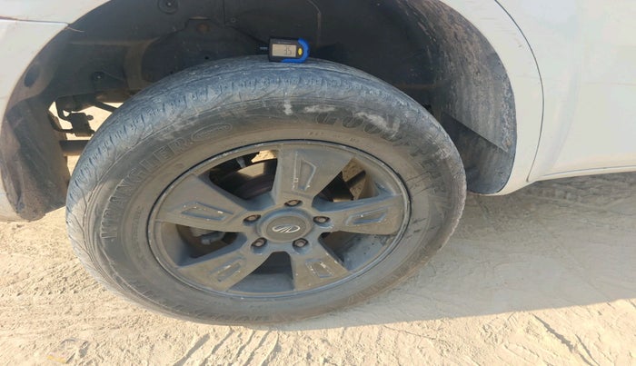 2017 Mahindra XUV500 W4, Diesel, Manual, 2,03,798 km, tyre