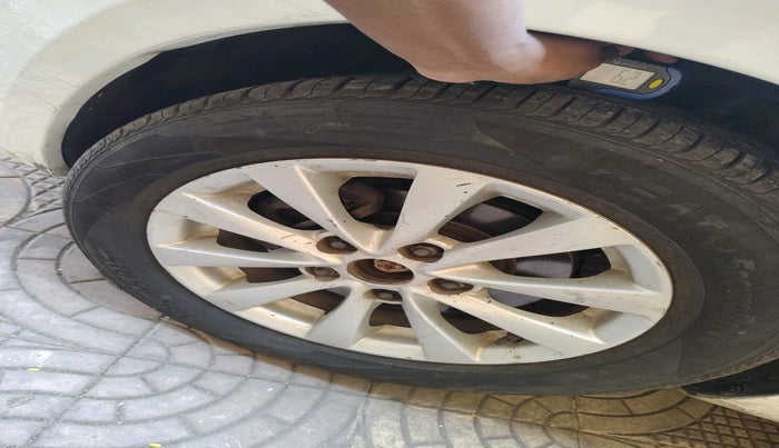 2013 Maruti Ertiga ZXI, Petrol, Manual, 79,809 km, tyre