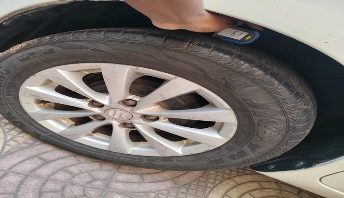 2013 Maruti Ertiga ZXI, Petrol, Manual, 79,809 km, tyre