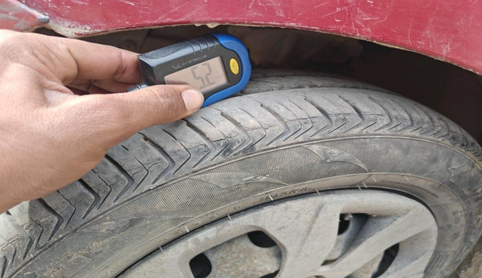 2015 Hyundai Eon MAGNA +, Petrol, Manual, 1,21,267 km, tyre