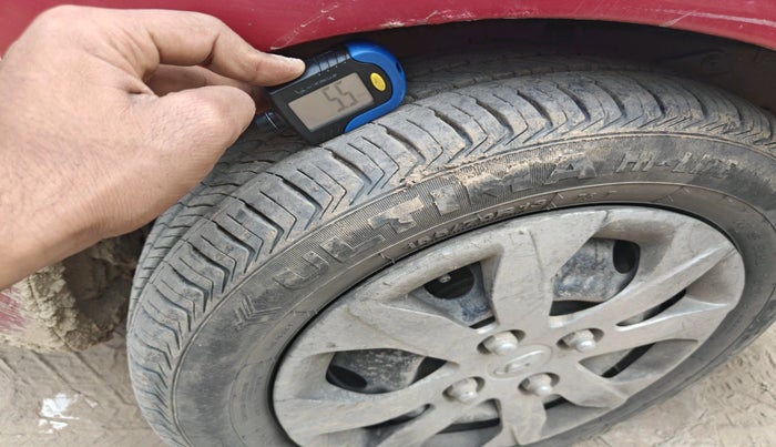 2015 Hyundai Eon MAGNA +, Petrol, Manual, 1,21,267 km, tyre