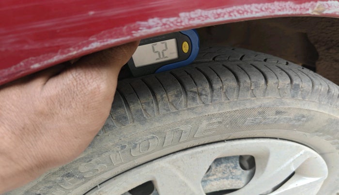 2015 Hyundai Eon MAGNA +, Petrol, Manual, 1,21,267 km, tyre