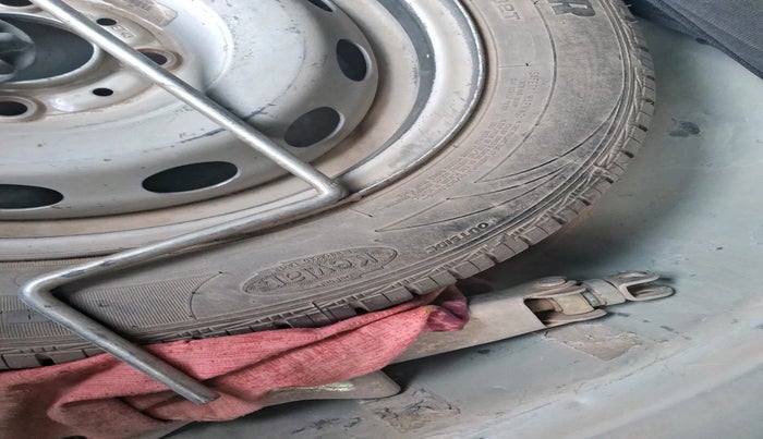 2014 Toyota Etios Liva GD, Diesel, Manual, 1,63,900 km, tyre