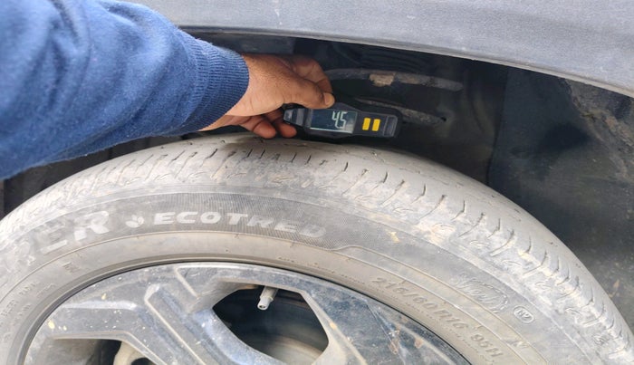 2022 Maruti BREZZA LXI SMART HYBRID, Petrol, Manual, 58,774 km, tyre