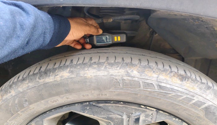 2022 Maruti BREZZA LXI SMART HYBRID, Petrol, Manual, 58,774 km, tyre