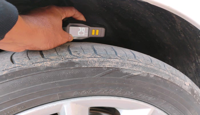 2014 Skoda Octavia ELEGANCE 2.0 TDI AT, Diesel, Automatic, 1,26,459 km, tyre